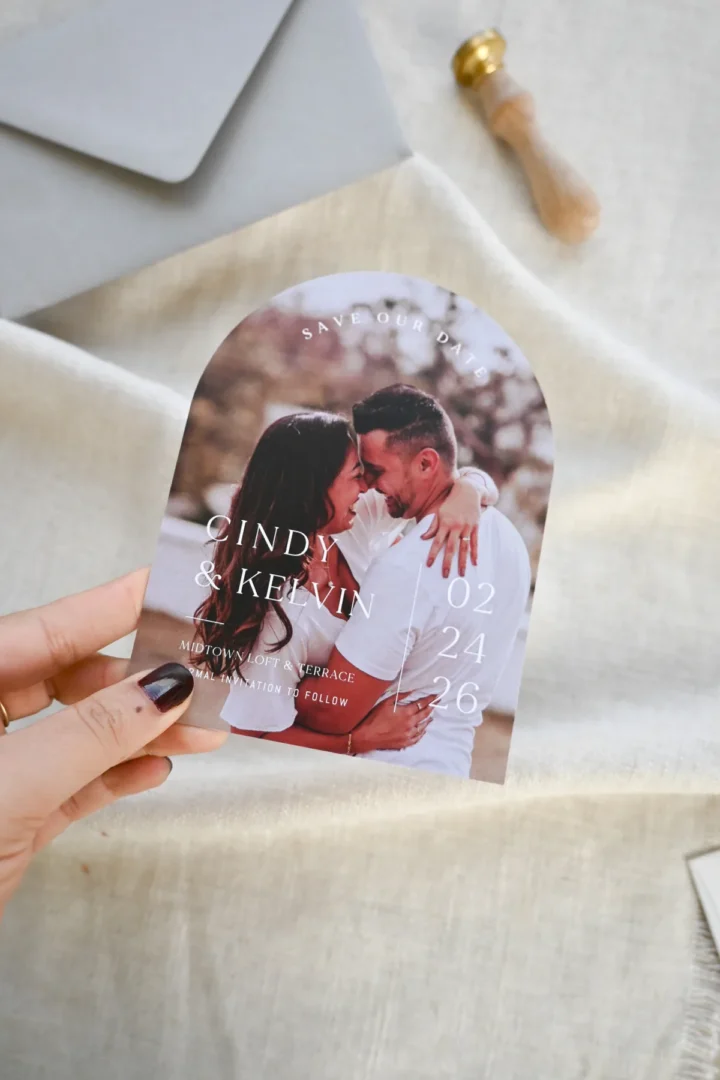 Paperlust Minimalisme photo save the date card with arch die-cut shape and couple portrait