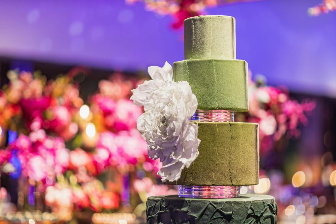 Pininterest Expressive Lettering Wedding Cake Trends 2026: What's In, What's Out, and How to Choose ...