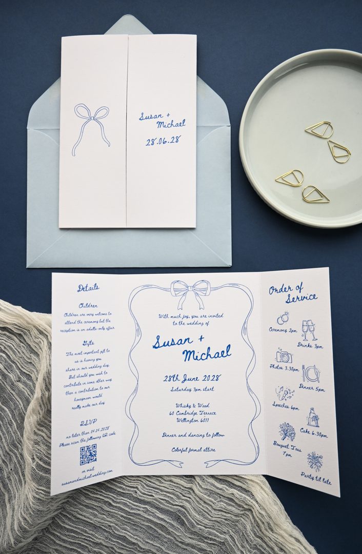 Paperlust rsvp, Blue/white trifold all-in-one